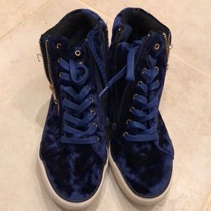 Rouge Helium Crushed Blue Velvet Lace-up plus gold tone side zippered high-tops